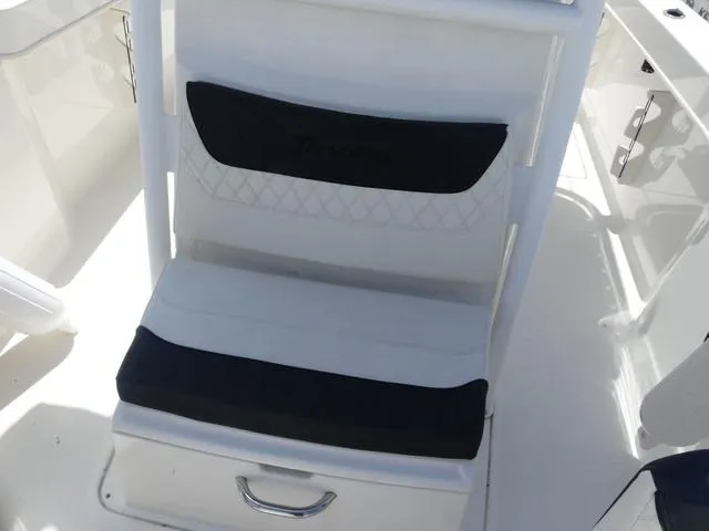 Slide: The Image of Bayliner Trophy T24CC 2023 - 14