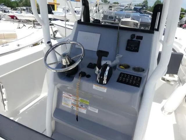 Slide: The Image of Bayliner Trophy T24CC 2023 - 8