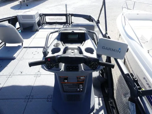 Slide: The Image of 2023 Sea-Doo Switch® 16-130 hp dashboard with Garmin navigation system. - 9