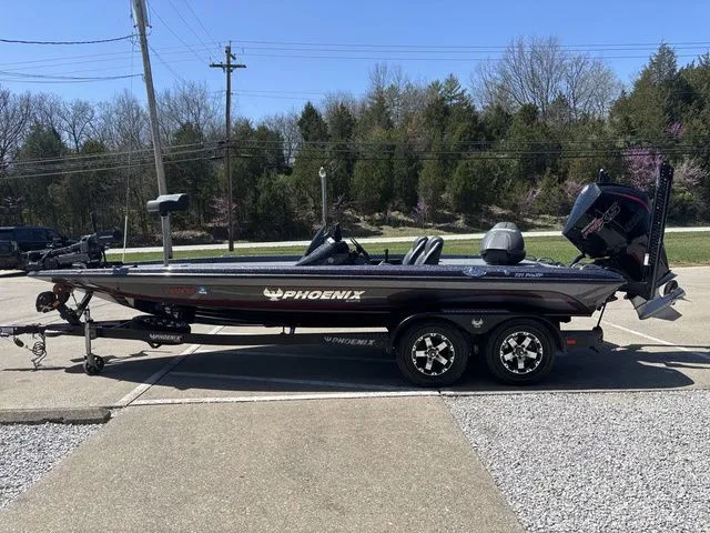 Slide: The Image of Phoenix Bass Boat 721 Pro XP 2022 - 16