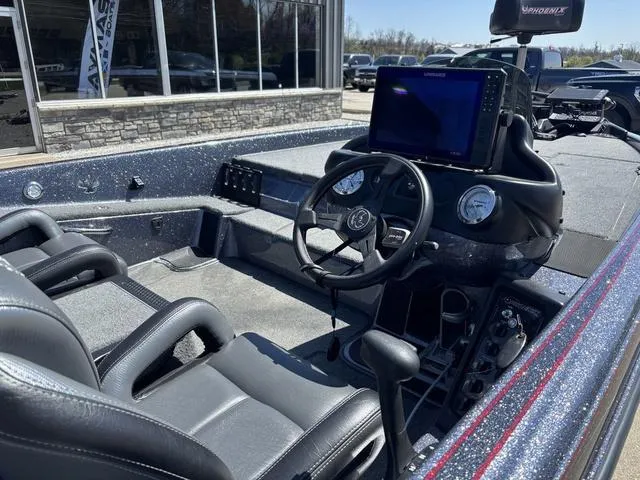 Slide: The Image of Phoenix Bass Boat 721 Pro XP 2022 - 6