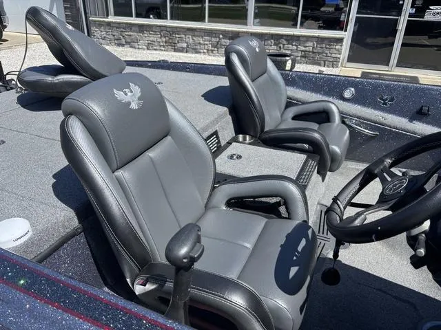 Slide: The Image of Phoenix Bass Boat 721 Pro XP 2022 - 7