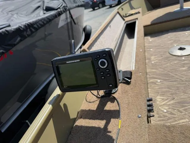 Slide: The Image of Fishfinder on 2000 Lund 1475 Rebel boat deck, close-up view. - 18