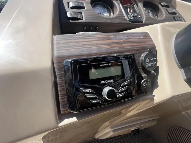 Slide: The Image of Dashboard of 2022 Bennington 22 SXSR Tri-Toon Pontoon with Kicker media center. - 23