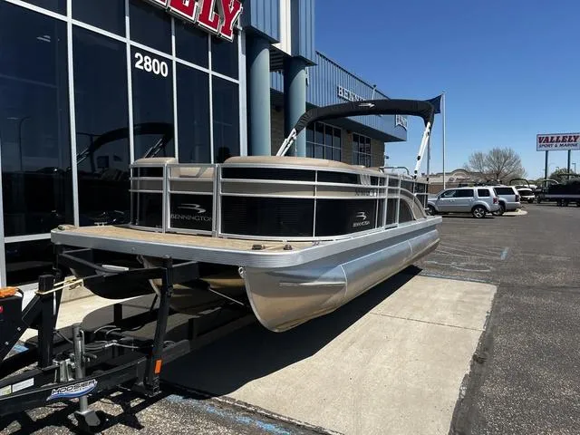 Slide: The Image of 2022 Bennington 22 SXSR Tri-Toon Pontoon boat on trailer outside dealership. - 4