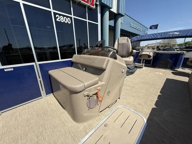 Slide: The Image of 2022 Bennington 23 SFXAPG boat interior with seating and control panel. - 15
