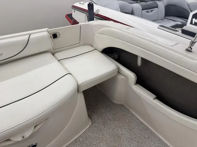 Slide: The Image of Sea Ray 215 Weekender 2004 - 7