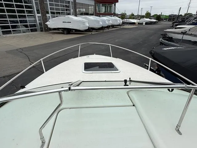 Slide: The Image of Sea Ray 215 Express Cruiser 1998 - 16