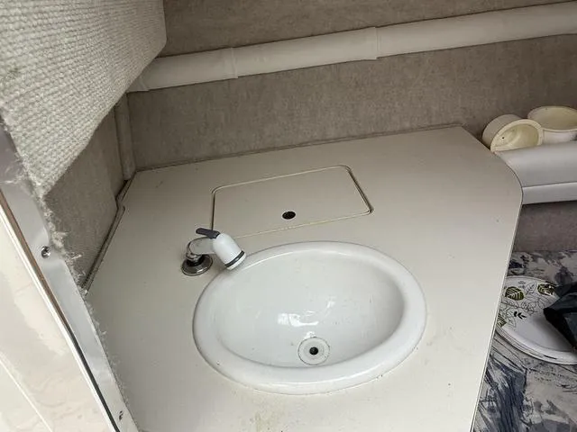 Slide: The Image of Sea Ray 215 Express Cruiser 1998 - 4