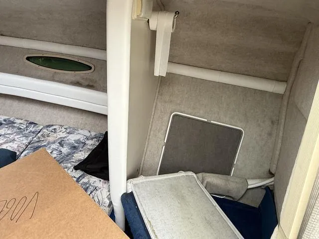 Slide: The Image of Sea Ray 215 Express Cruiser 1998 - 6