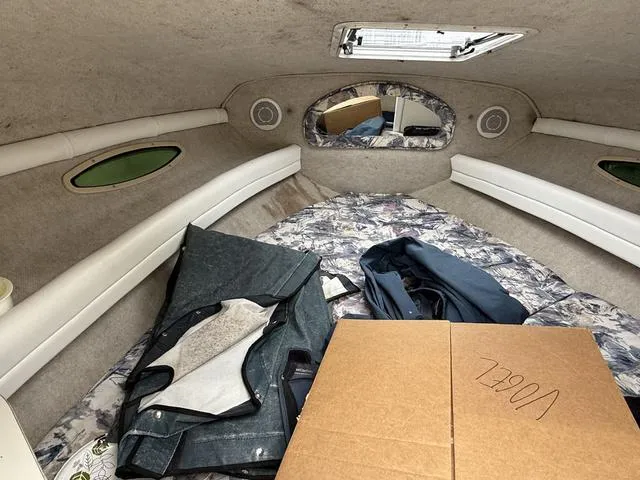 Slide: The Image of Sea Ray 215 Express Cruiser 1998 - 5