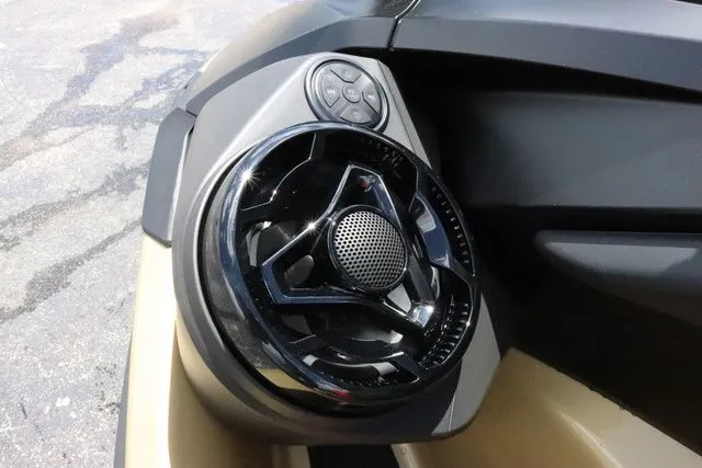 Slide: The Image of Sea-Doo RXT-X 2025 - 15