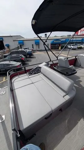 Slide: The Image of Regency 250 DL3 2025 - 10