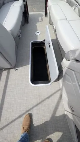 Slide: The Image of Regency 250 DL3 2025 - 15