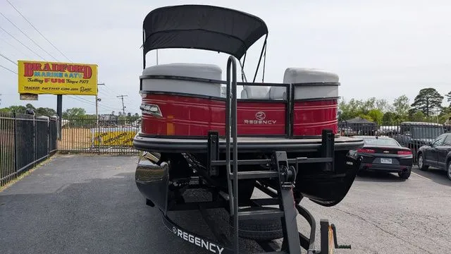 Slide: The Image of Regency 250 DL3 2025 - 26