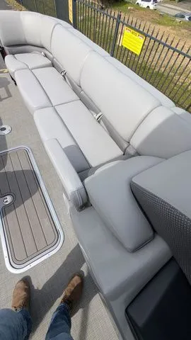 Slide: The Image of Regency 250 DL3 2025 - 34