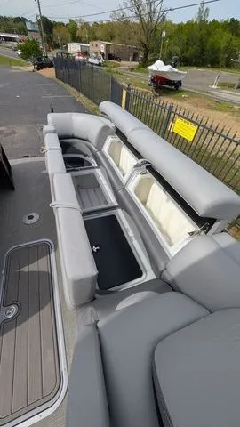 Slide: The Image of Regency 250 DL3 2025 - 36