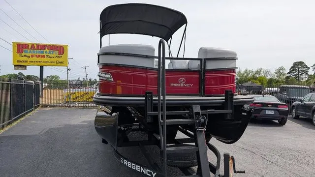 Slide: The Image of Regency 250 DL3 2025 - 4