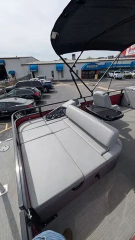 Slide: The Image of Regency 250 DL3 2025 - 45