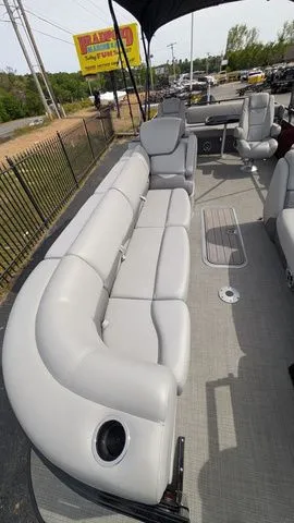 Slide: The Image of Regency 250 DL3 2025 - 47