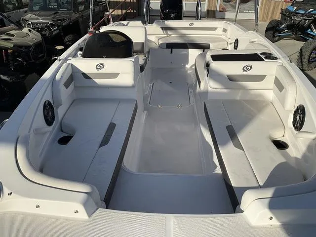 Slide: The Image of Hurricane SunDeck Sport 185 OB 2023 - 11