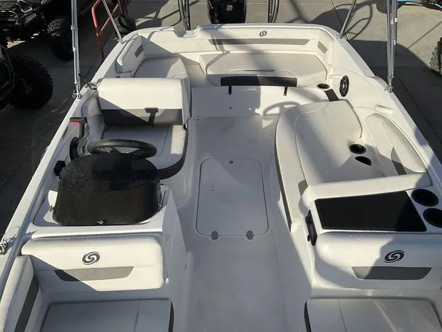 Slide: The Image of Hurricane SunDeck Sport 185 OB 2023 - 12