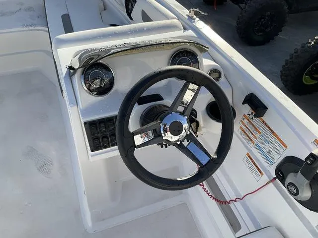 Slide: The Image of Hurricane SunDeck Sport 185 OB 2023 - 13