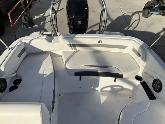 Slide: The Image of Hurricane SunDeck Sport 185 OB 2023 - 14