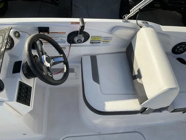 Slide: The Image of Hurricane SunDeck Sport 185 OB 2023 - 15