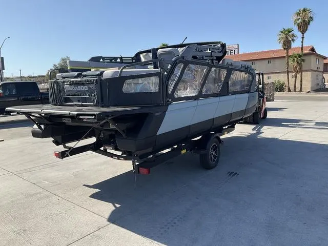 Slide: The Image of Sea-Doo Switch Cruise Limited 21 2025 - 5