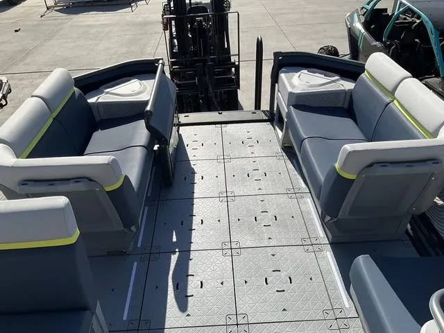 Slide: The Image of Sea-Doo Switch Cruise Limited 21 2025 - 9