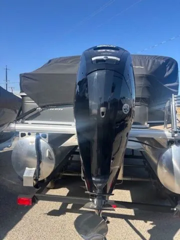 Slide: The Image of Sun Tracker Fishin' Barge 20 DLX 2025 - 12