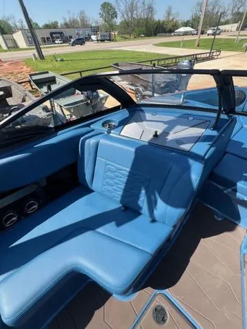 Slide: The Image of Malibu Wakesetter 24 MXZ 2025 - 10