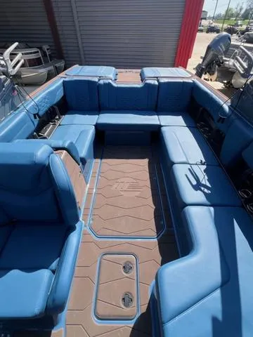 Slide: The Image of Malibu Wakesetter 24 MXZ 2025 - 14