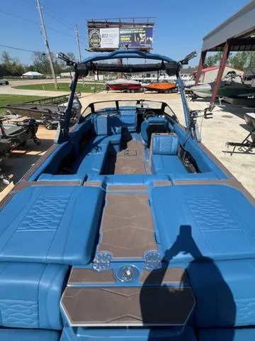 Slide: The Image of Malibu Wakesetter 24 MXZ 2025 - 6