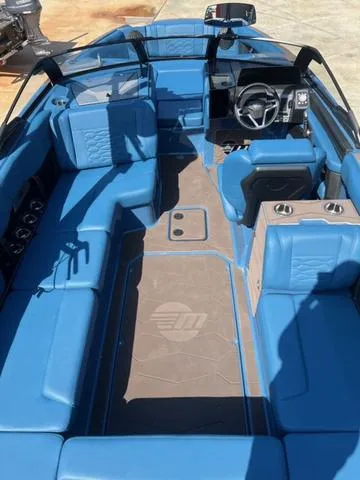 Slide: The Image of Malibu Wakesetter 24 MXZ 2025 - 8