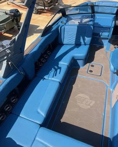 Slide: The Image of Malibu Wakesetter 24 MXZ 2025 - 9