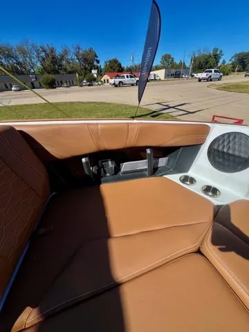 Slide: The Image of Malibu Wakesetter 22 MXZ 2025 - 11