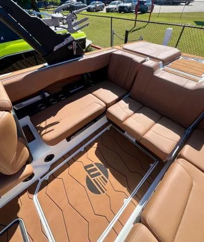 Slide: The Image of Malibu Wakesetter 22 MXZ 2025 - 13