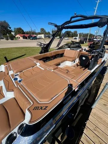 Slide: The Image of Malibu Wakesetter 22 MXZ 2025 - 14