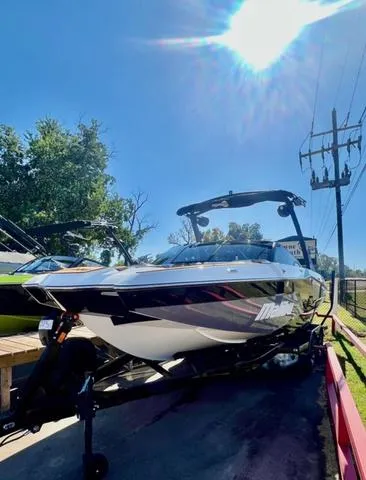Slide: The Image of Malibu Wakesetter 22 MXZ 2025 - 3