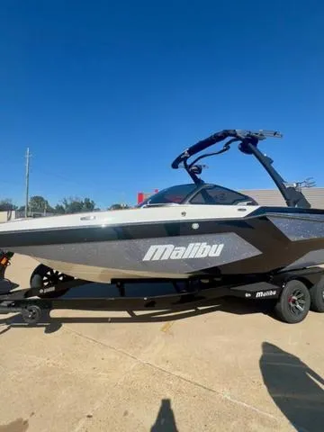 Slide: The Image of Malibu Wakesetter 22 MXZ 2025 - 4