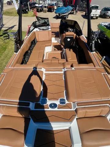 Slide: The Image of Malibu Wakesetter 22 MXZ 2025 - 6