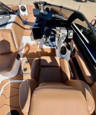 Slide: The Image of Malibu Wakesetter 22 MXZ 2025 - 9