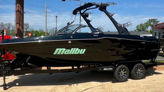 Slide: The Image of Malibu Wakesetter 22 MXZ 2025 - 11