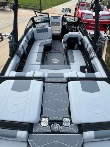 Slide: The Image of Malibu Wakesetter 22 MXZ 2025 - 4