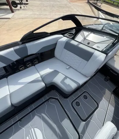 Slide: The Image of Malibu Wakesetter 22 MXZ 2025 - 6