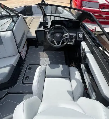 Slide: The Image of Malibu Wakesetter 22 MXZ 2025 - 7