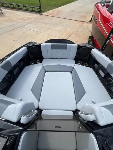 Slide: The Image of Malibu Wakesetter 22 MXZ 2025 - 9