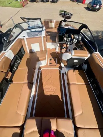 Slide: The Image of Malibu 23 LSV 2025 - 7